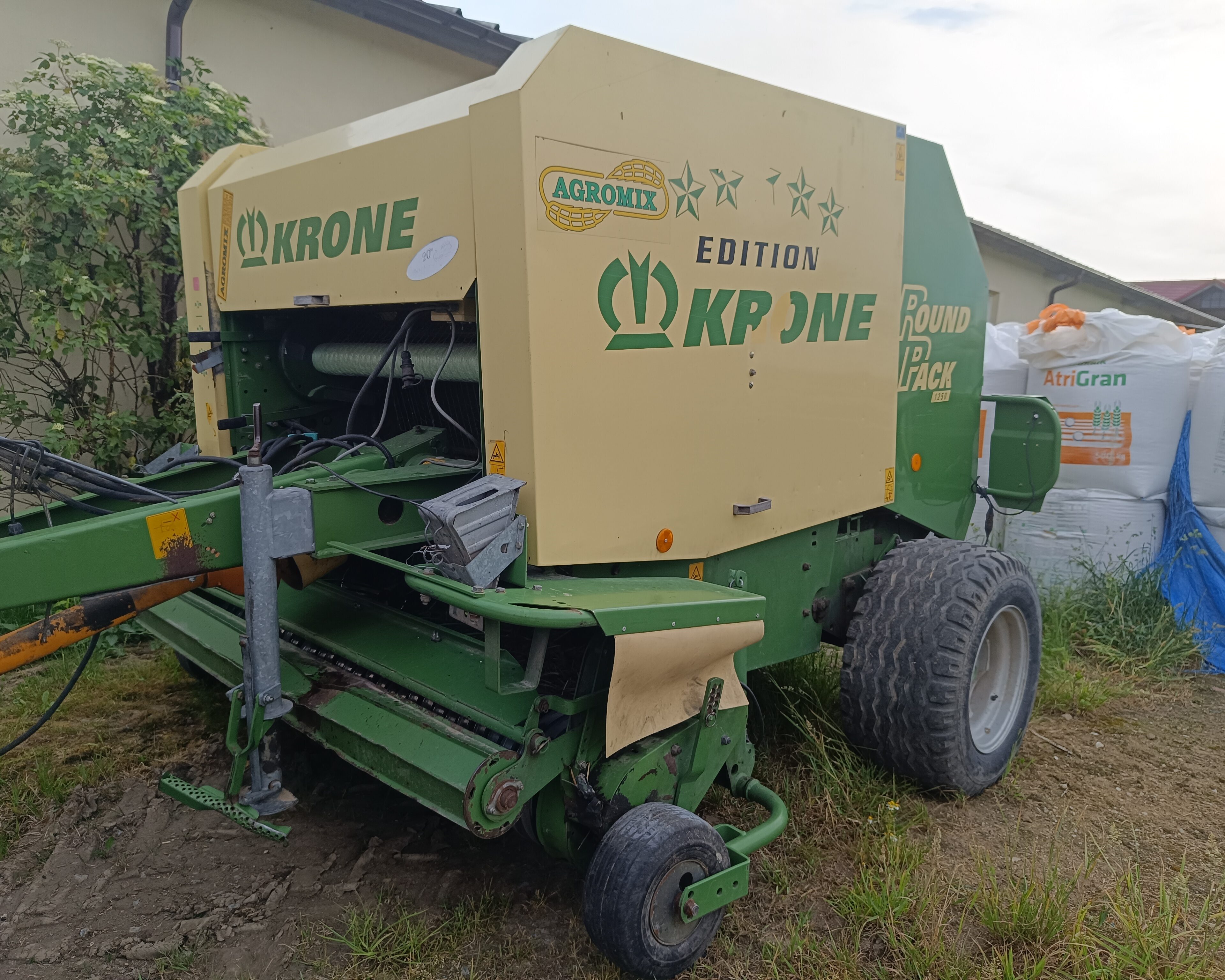 Prasa rolującą Krone roundpack 1250