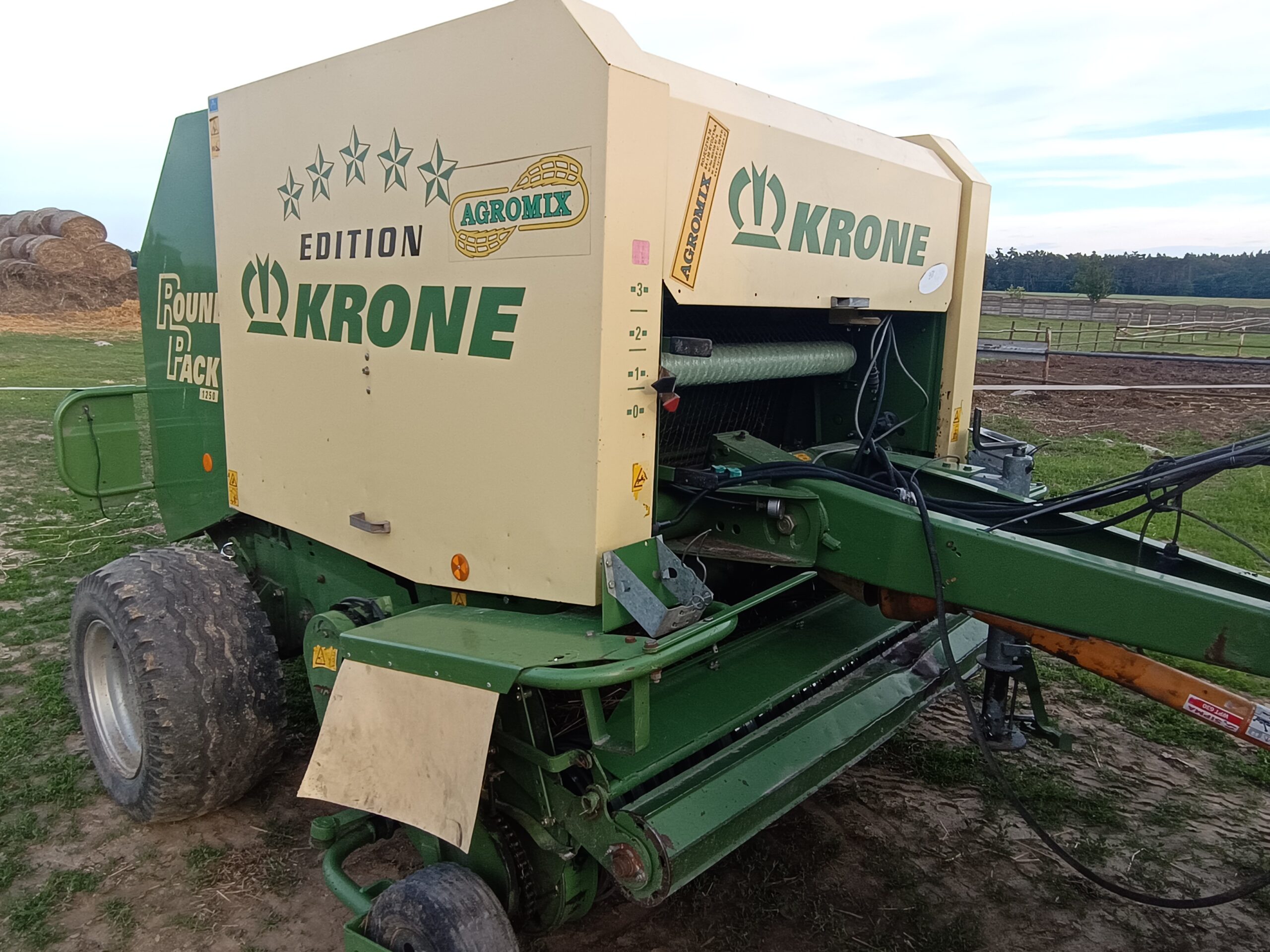 Prasa rolującą Krone roundpack 1250