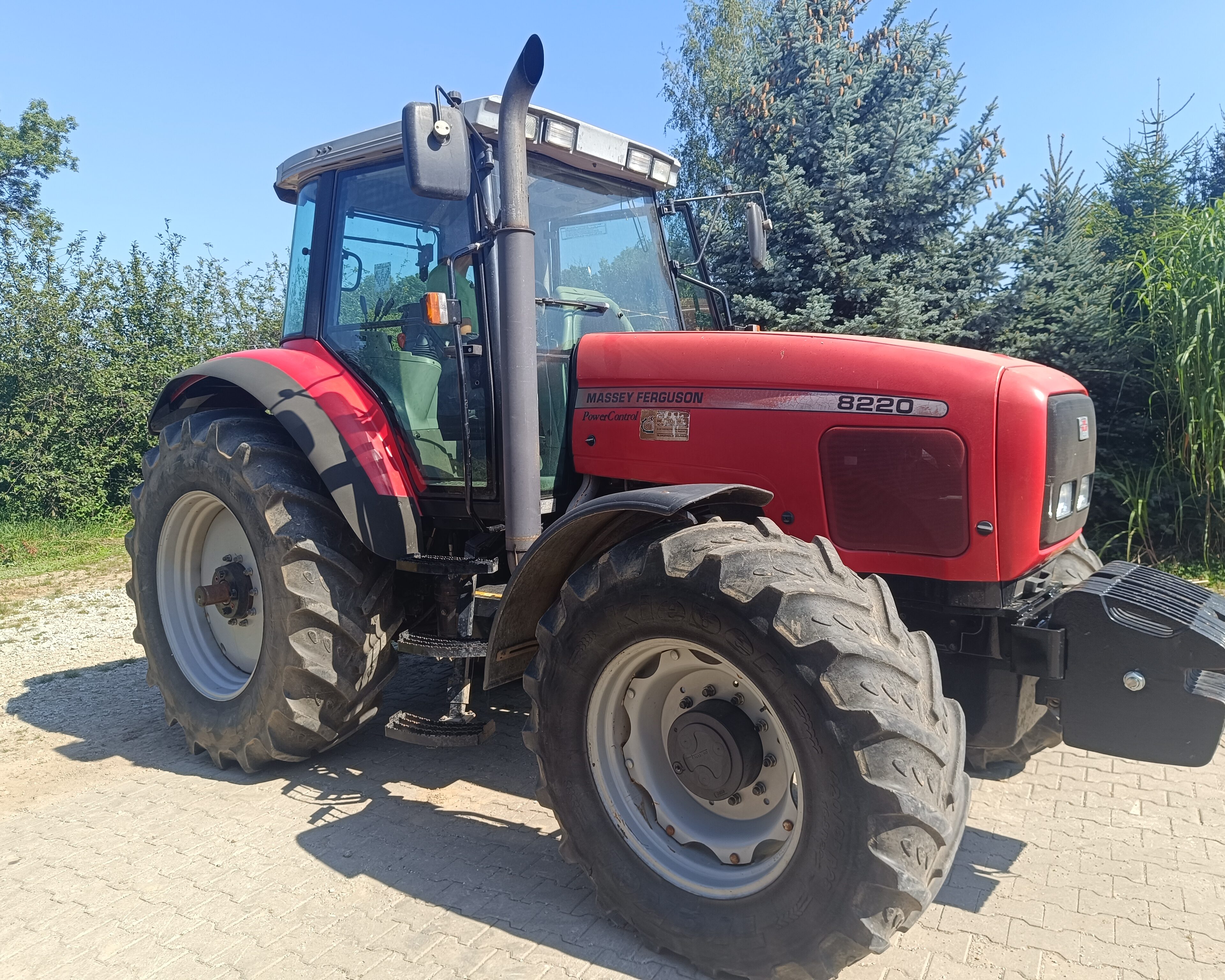 Massey Ferguson 8220. 170 KM