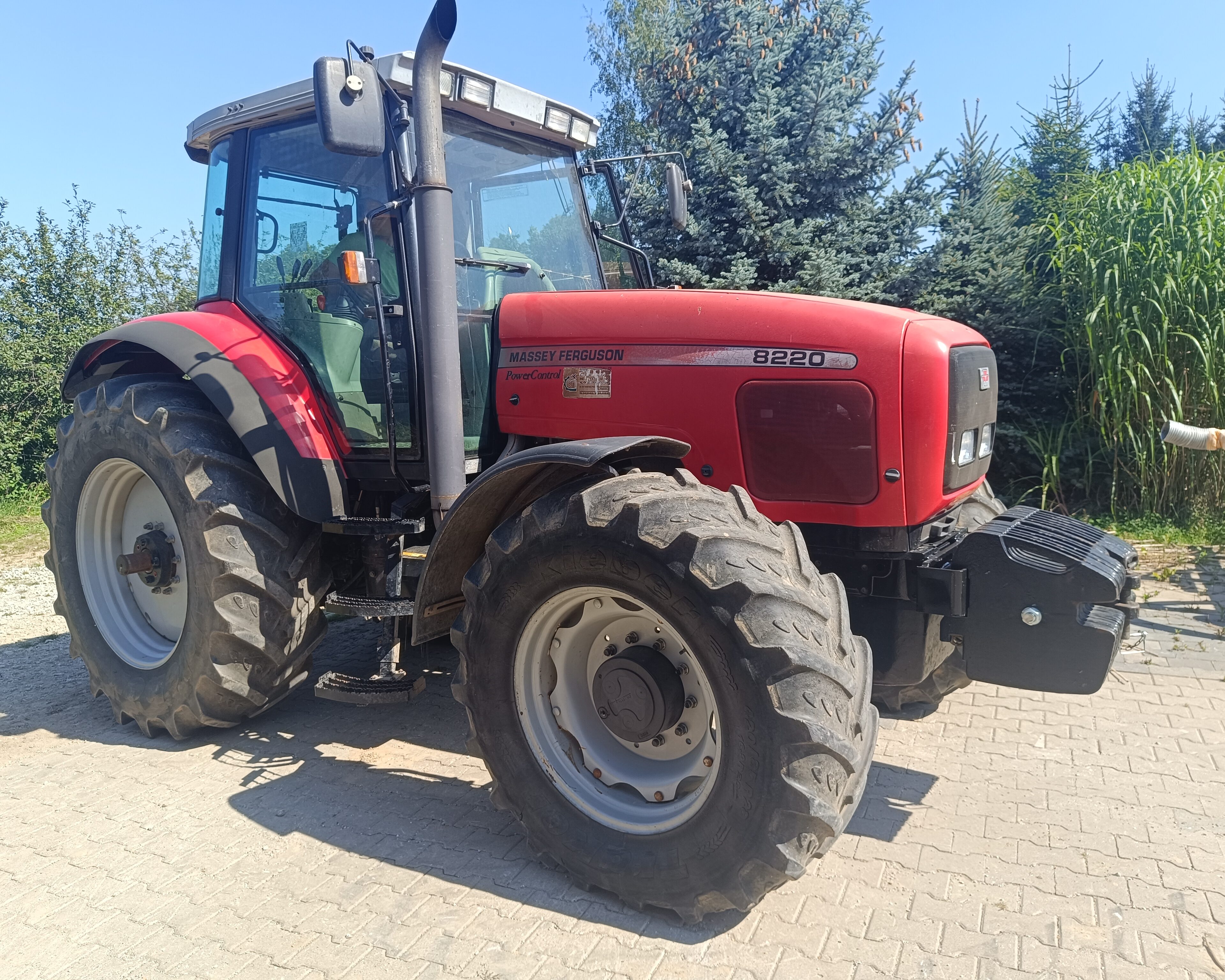 Massey Ferguson 8220. 170 KM