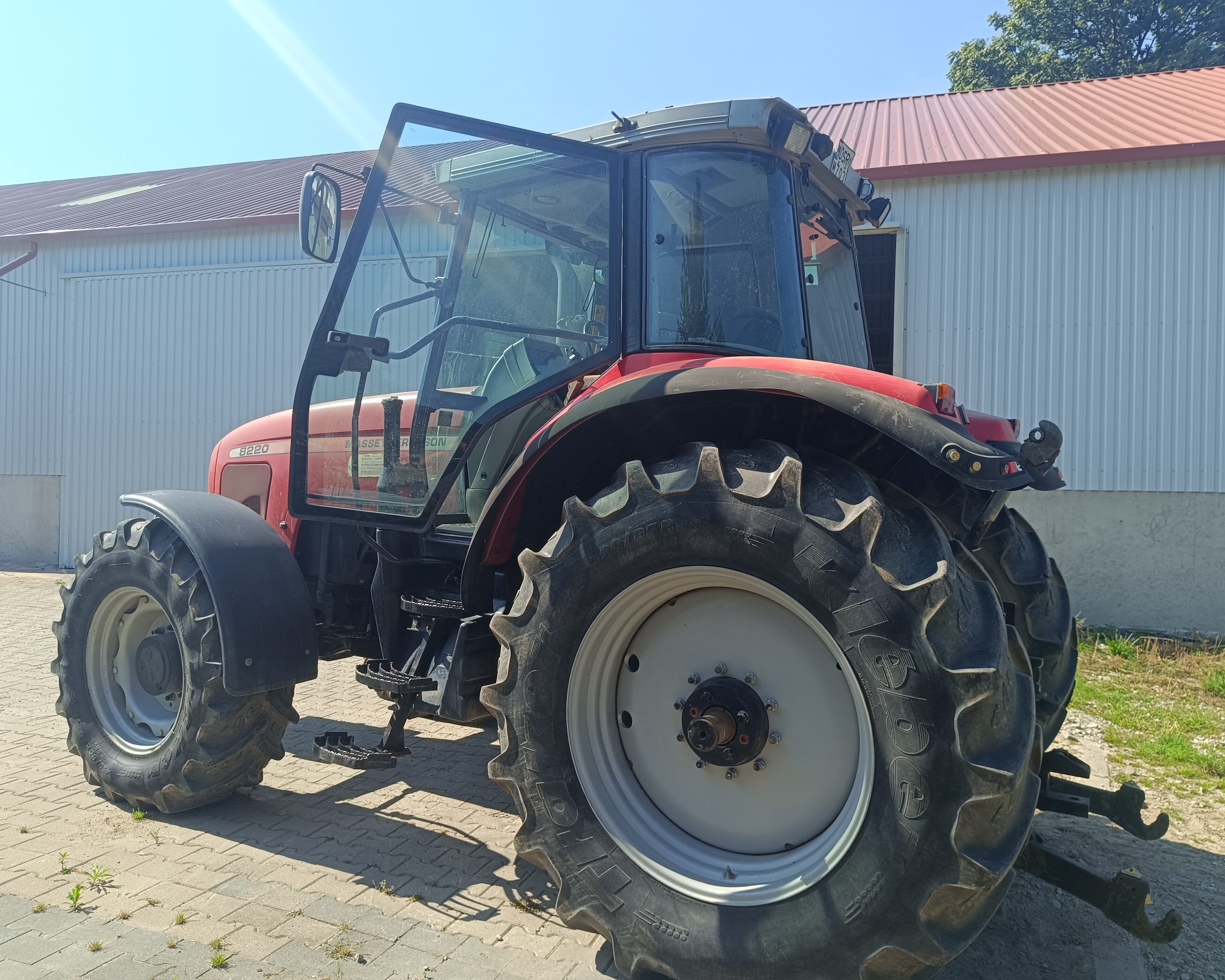 Massey Ferguson 8220. 170 KM