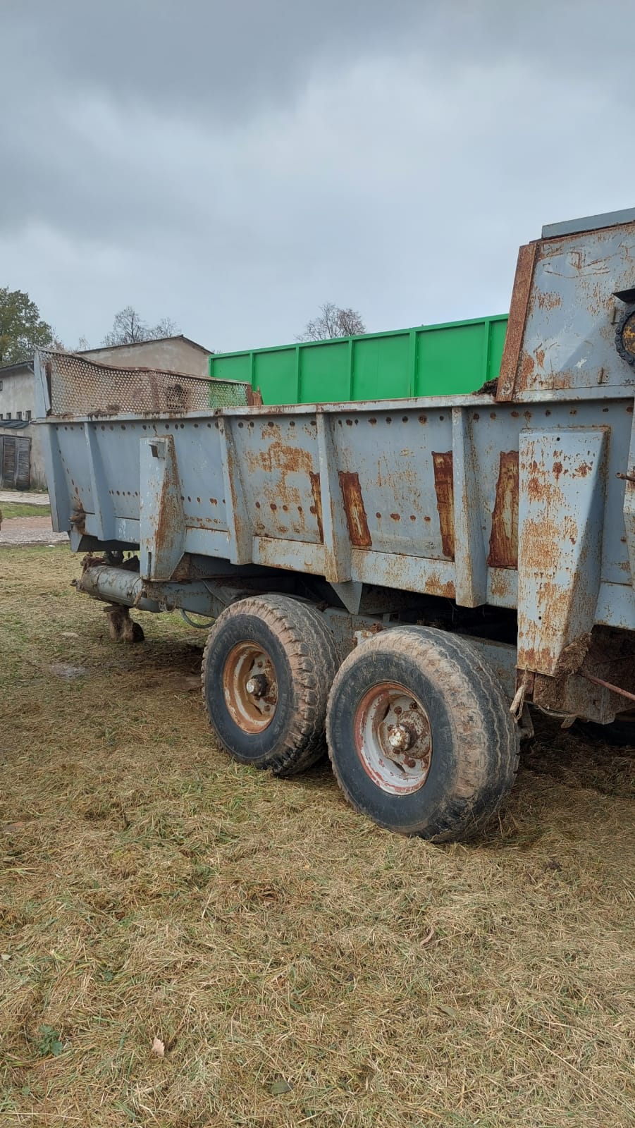 Rozrzutnik obornika i wapna Rur 10