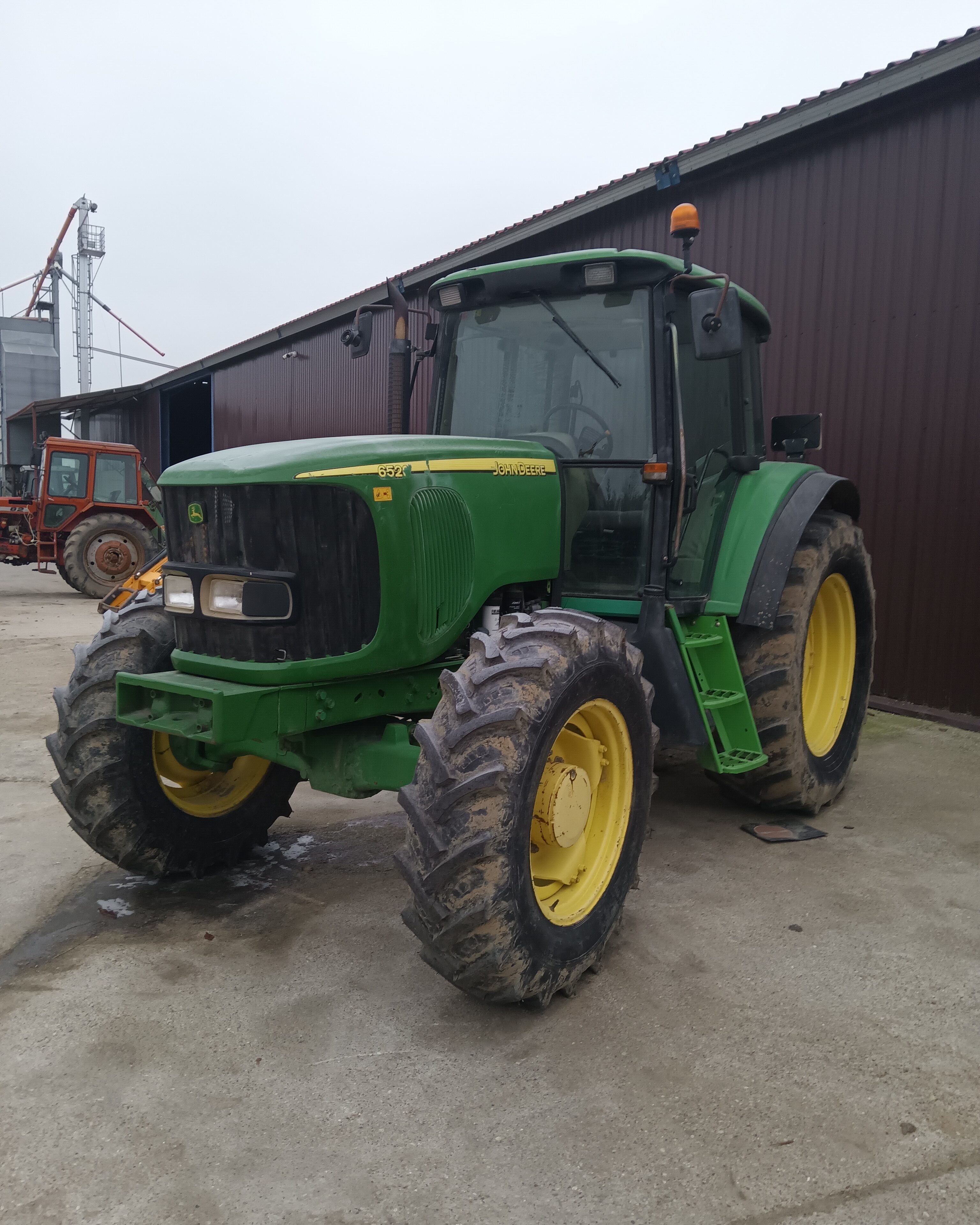 John Deere 6520