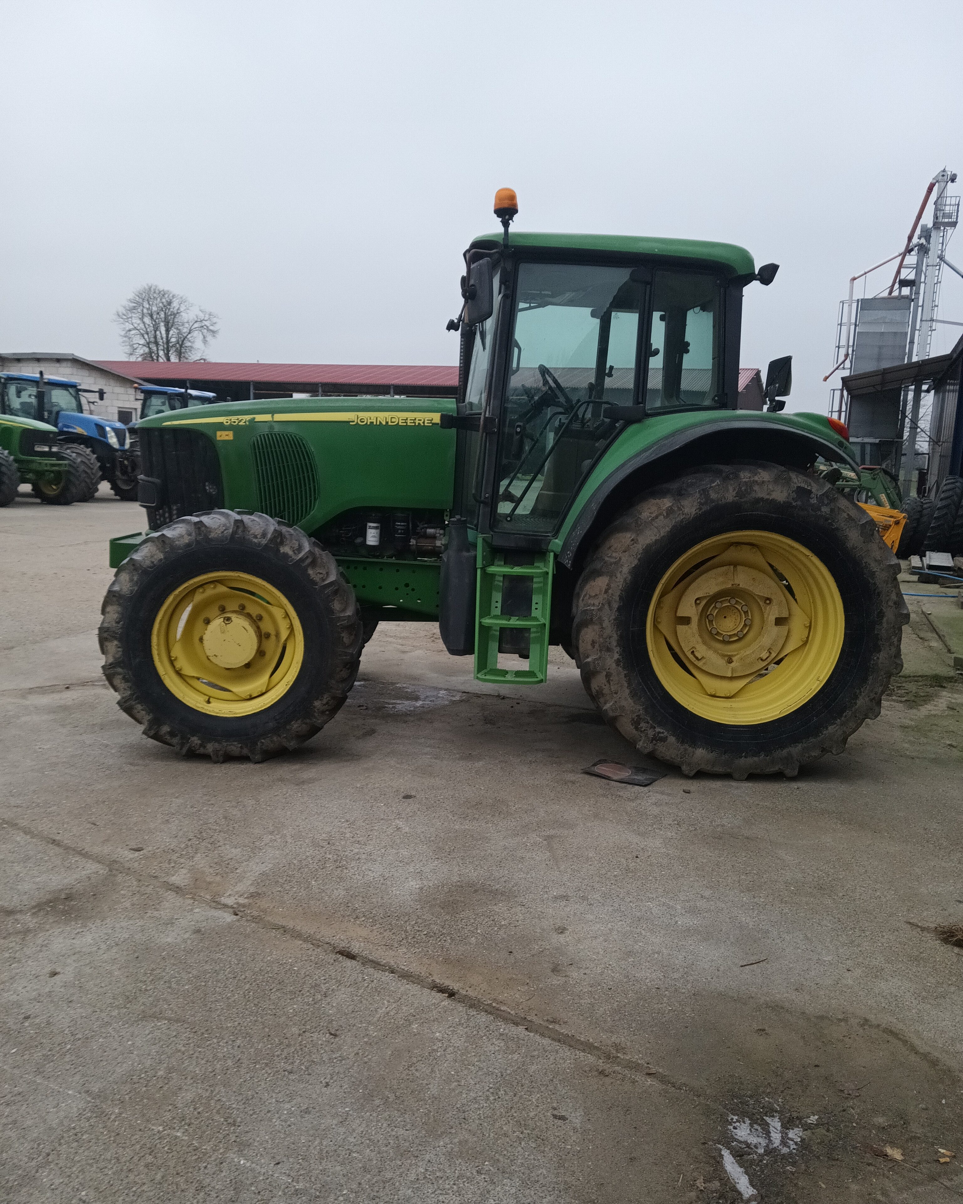 John Deere 6520