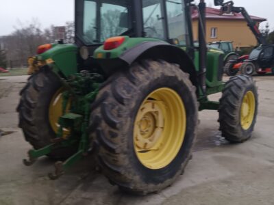 John Deere 6520