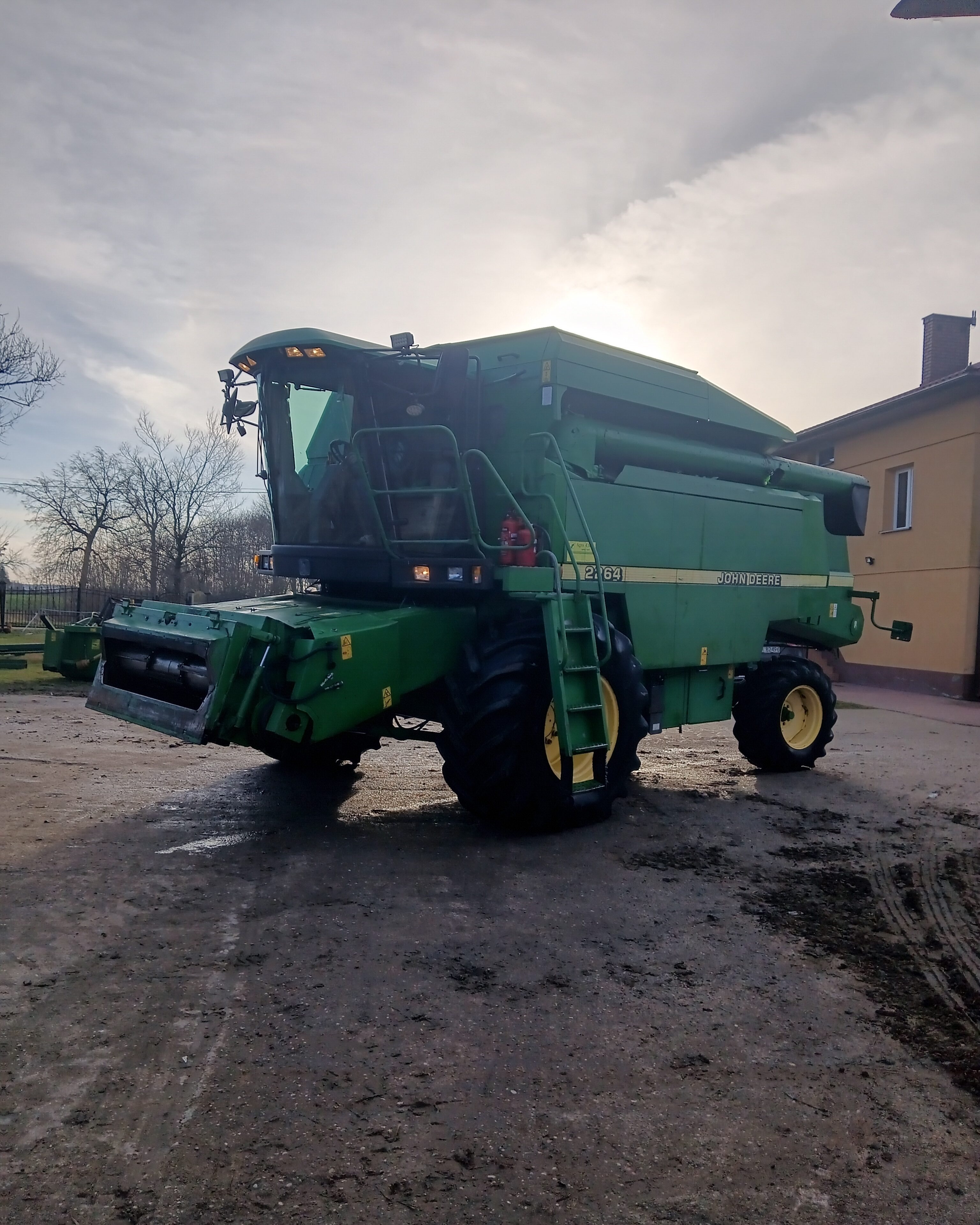 John Deere 2264