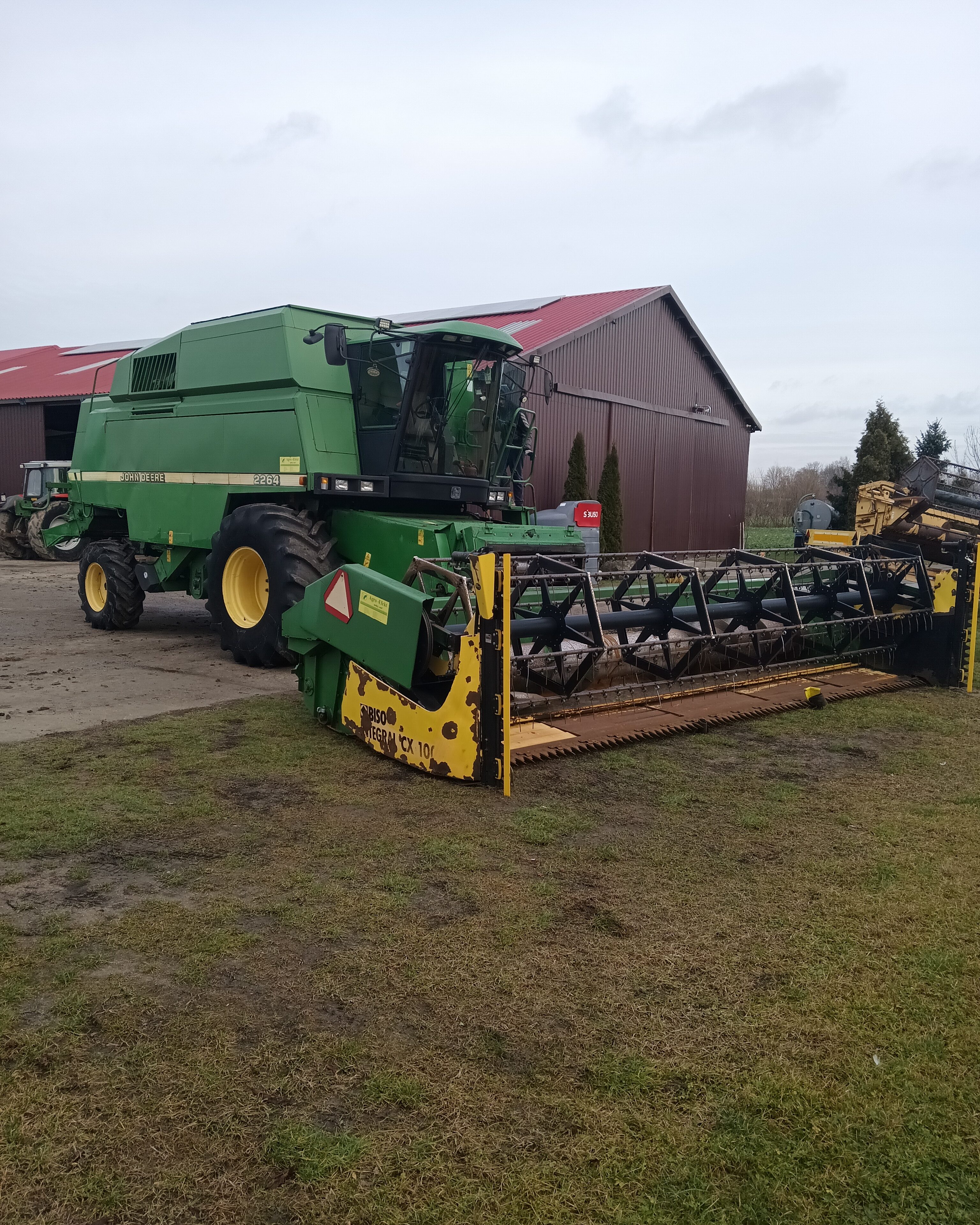 John Deere 2264