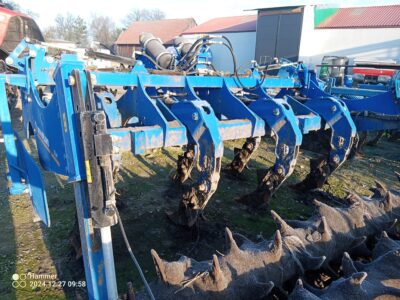 Pług dłutowy New Holland SUH 307 RH