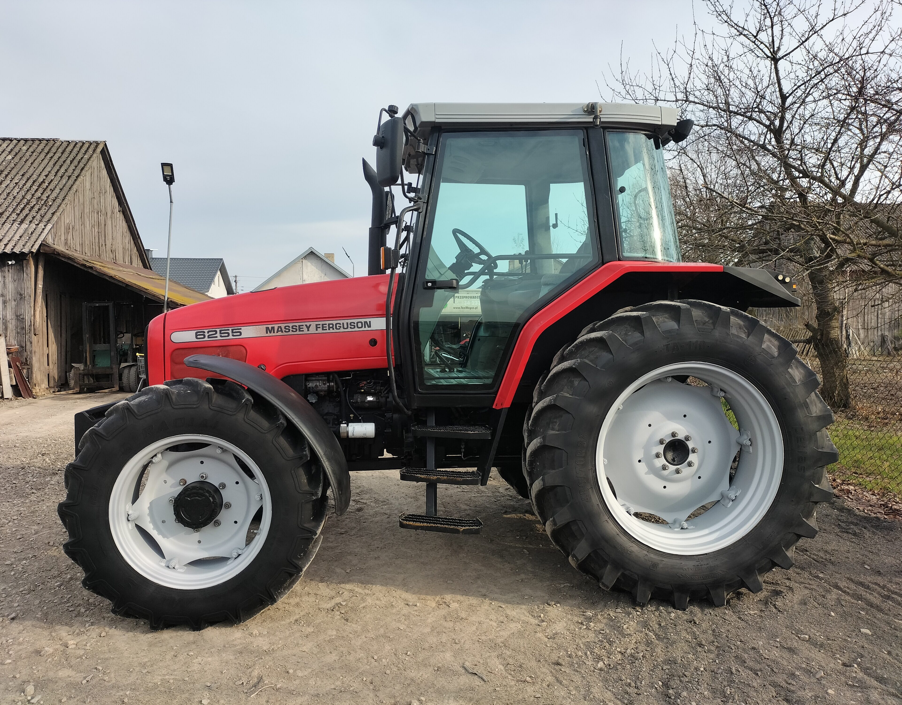 Massey Ferguson 6255