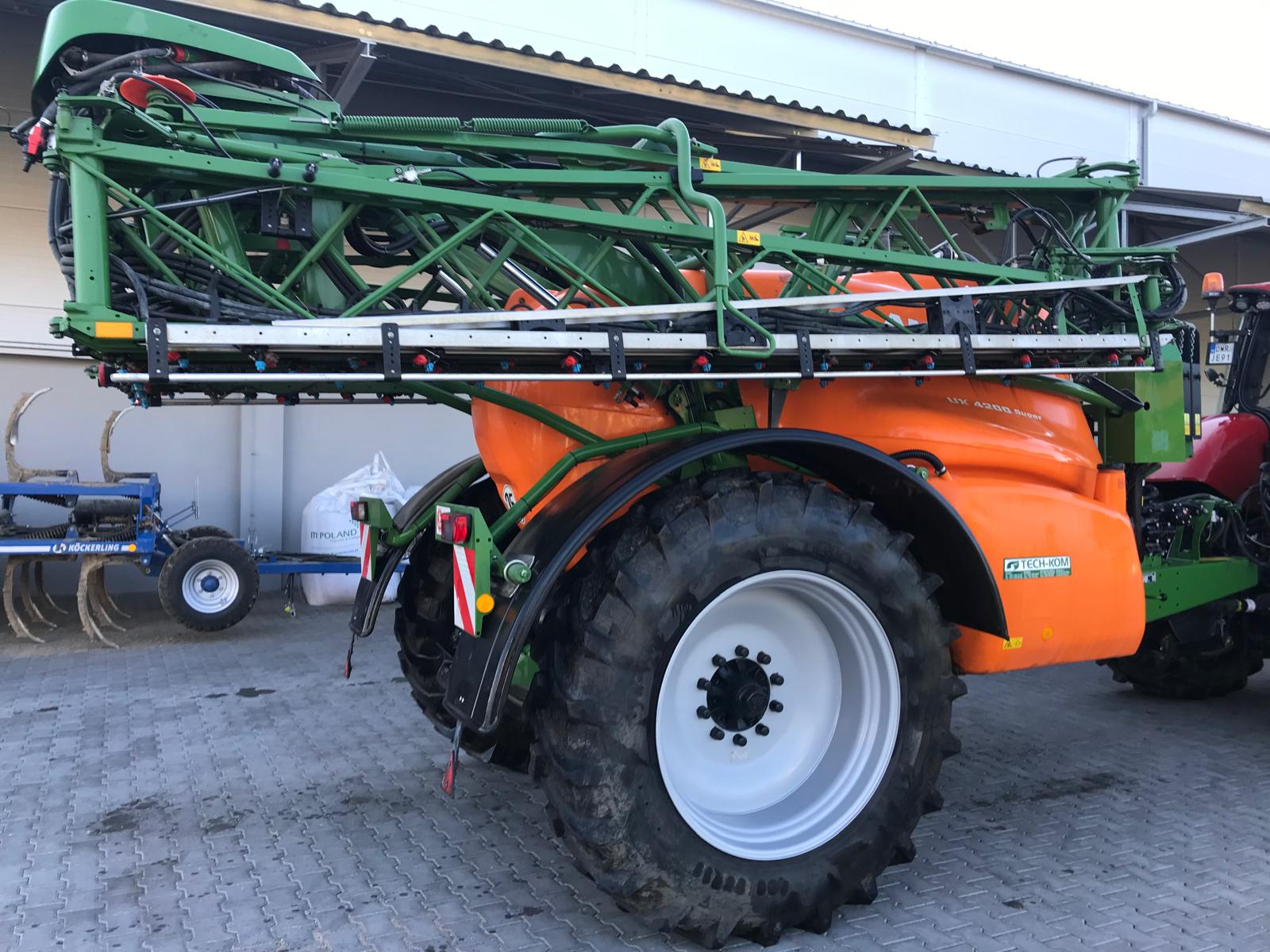 Opryskiwacz ux 4200 belka 36 m