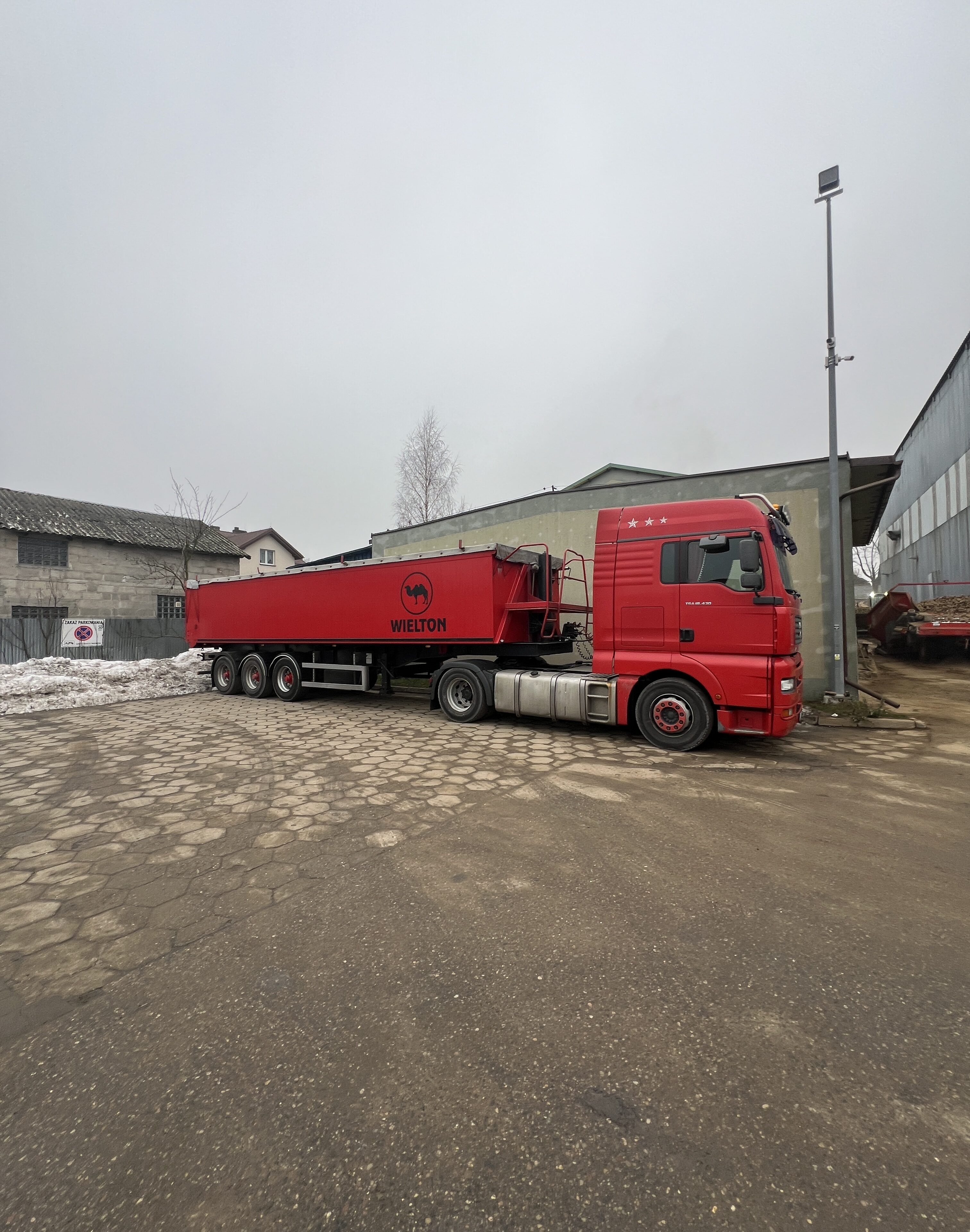 MAN TGA 18.440 z Naczepą Wielton