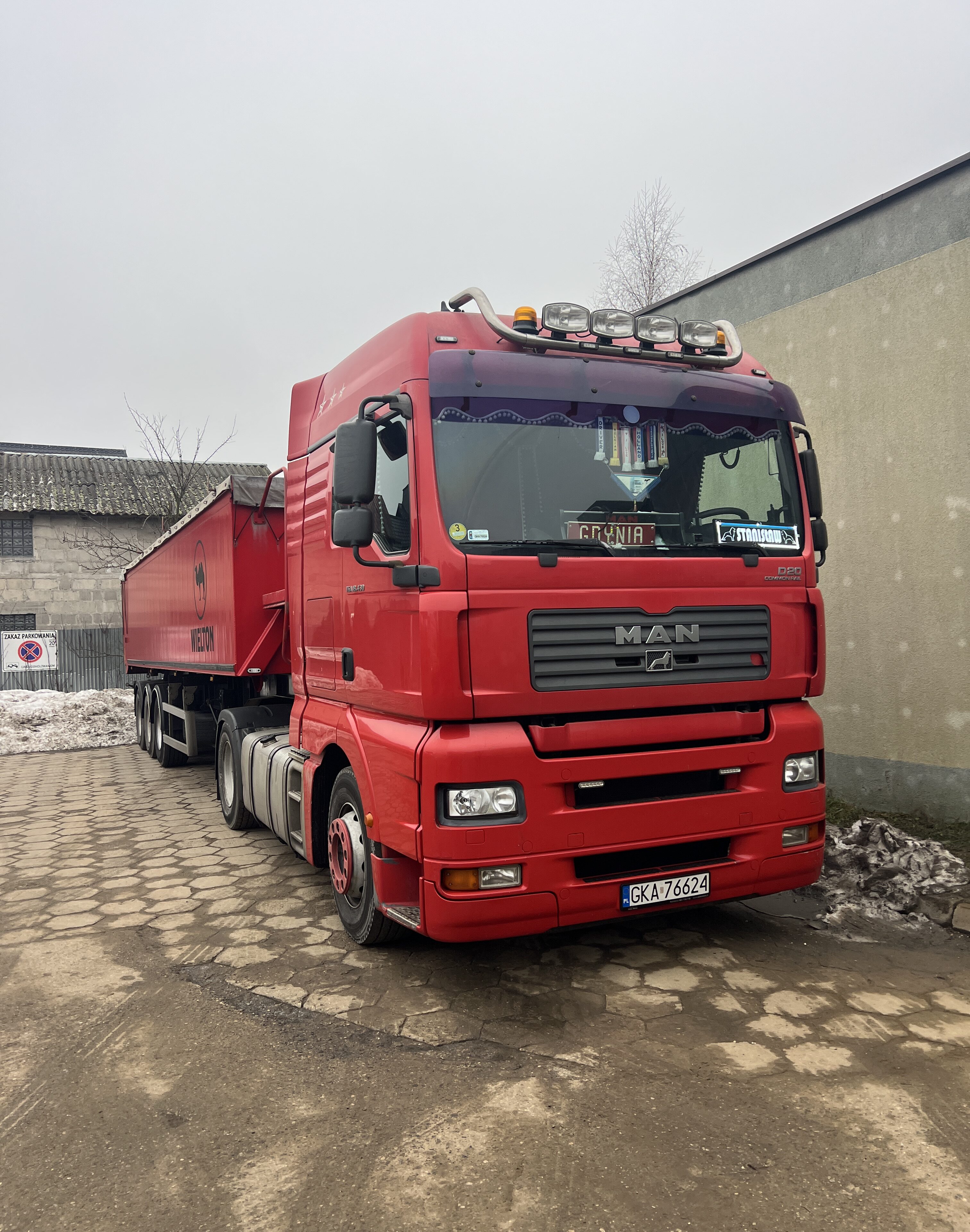MAN TGA 18.440 z Naczepą Wielton
