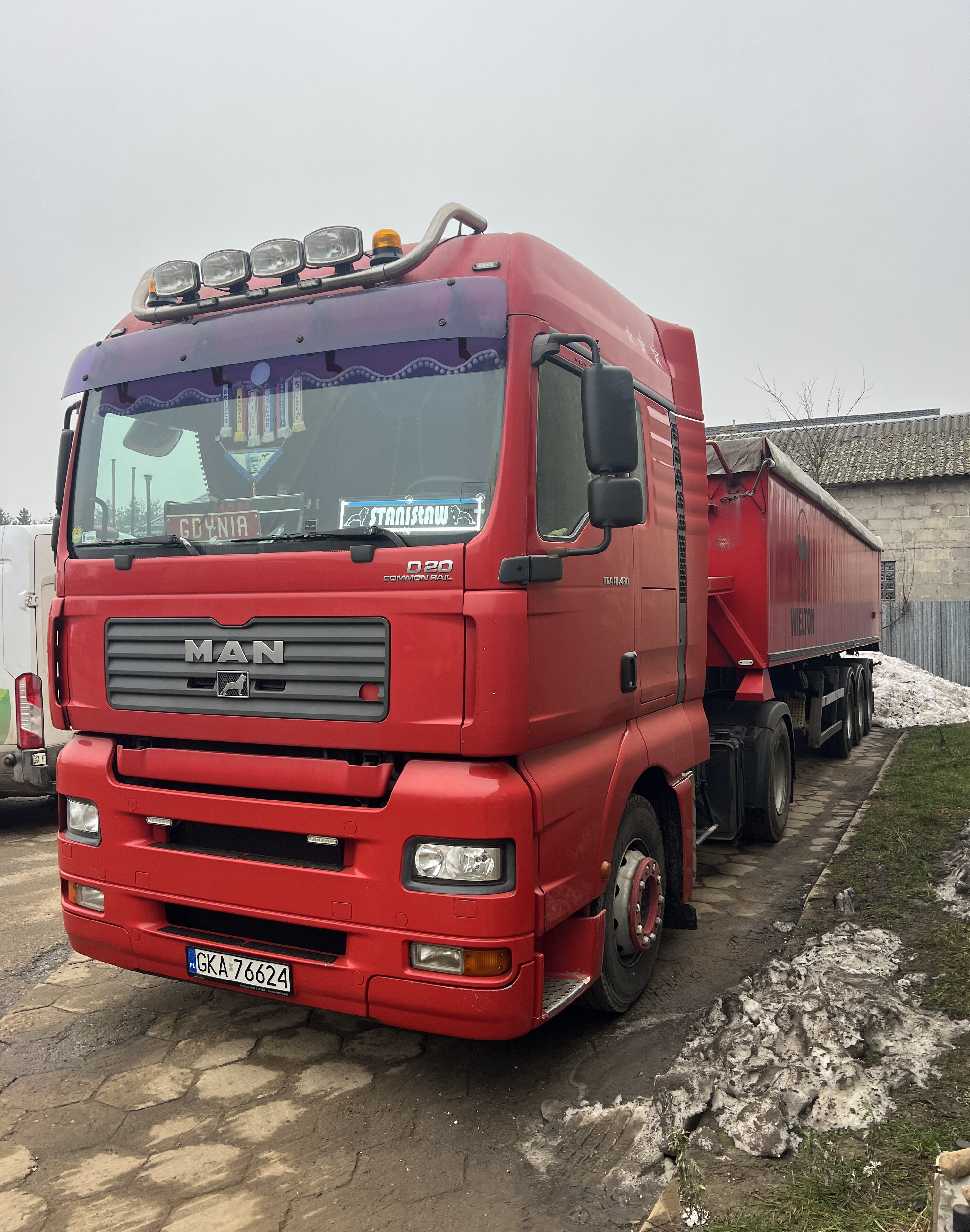MAN TGA 18.440 z Naczepą Wielton