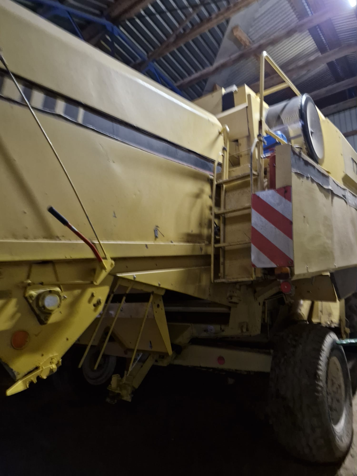 Kombajn zbożowy New Holland TX 68