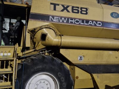 Kombajn zbożowy New Holland TX 68