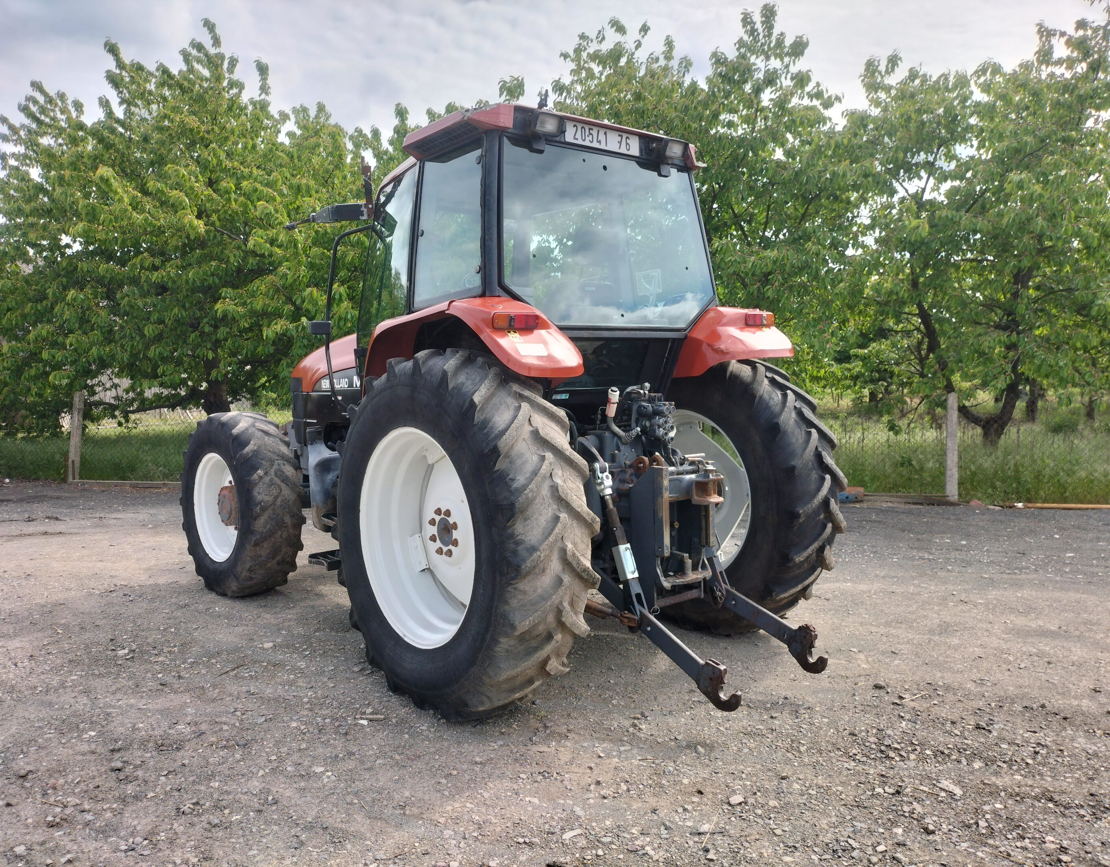 New Holland m100