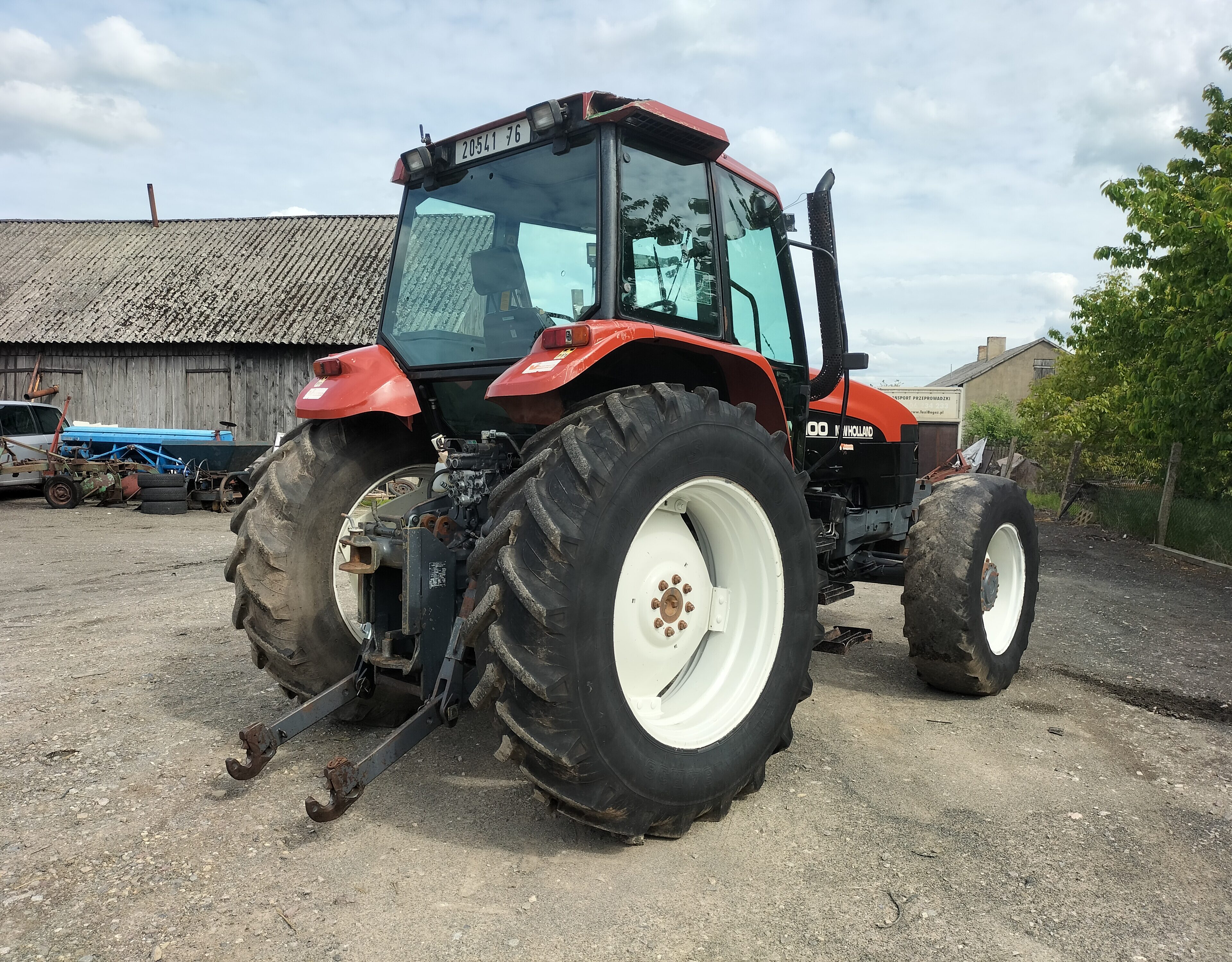 New Holland m100