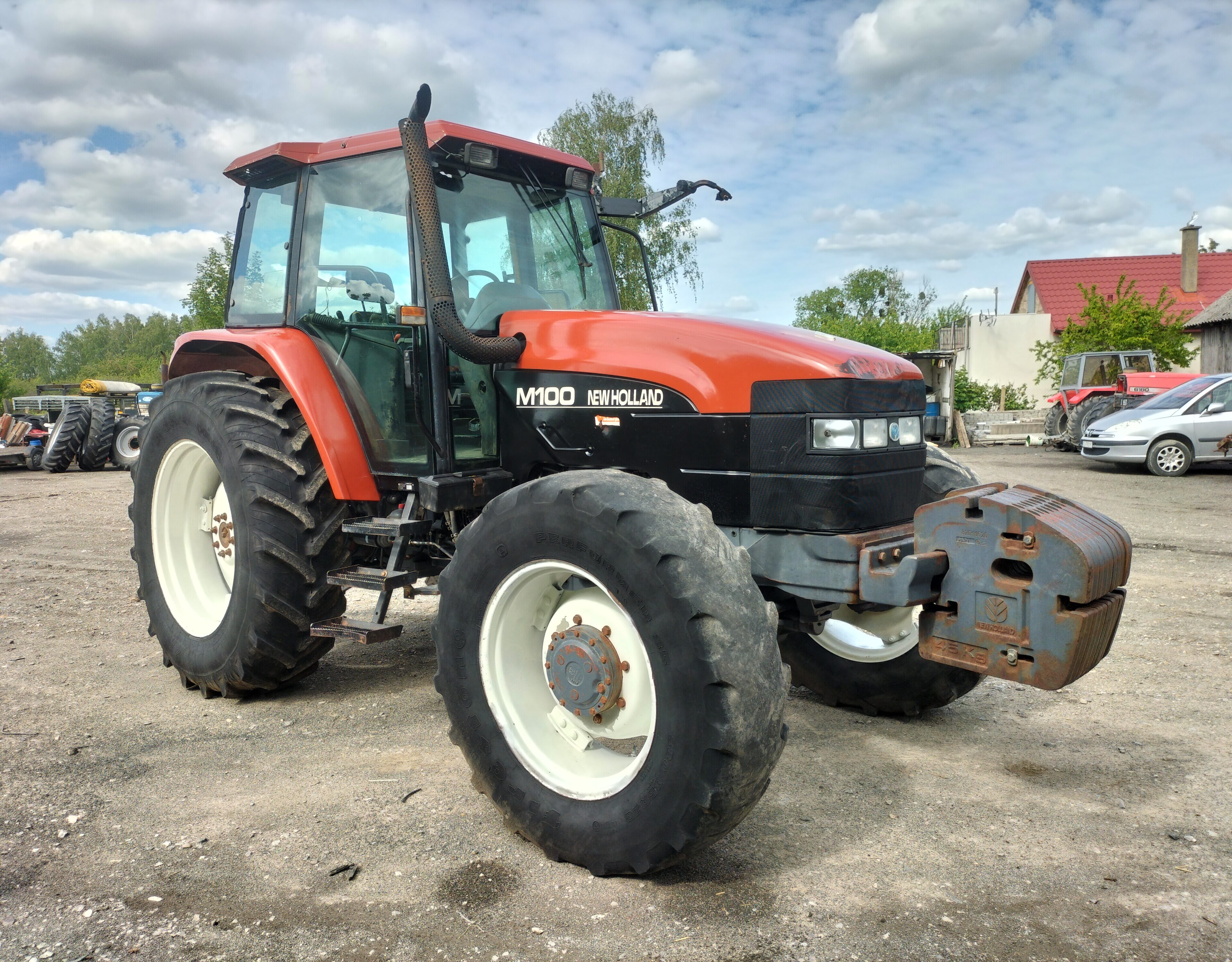 New Holland m100