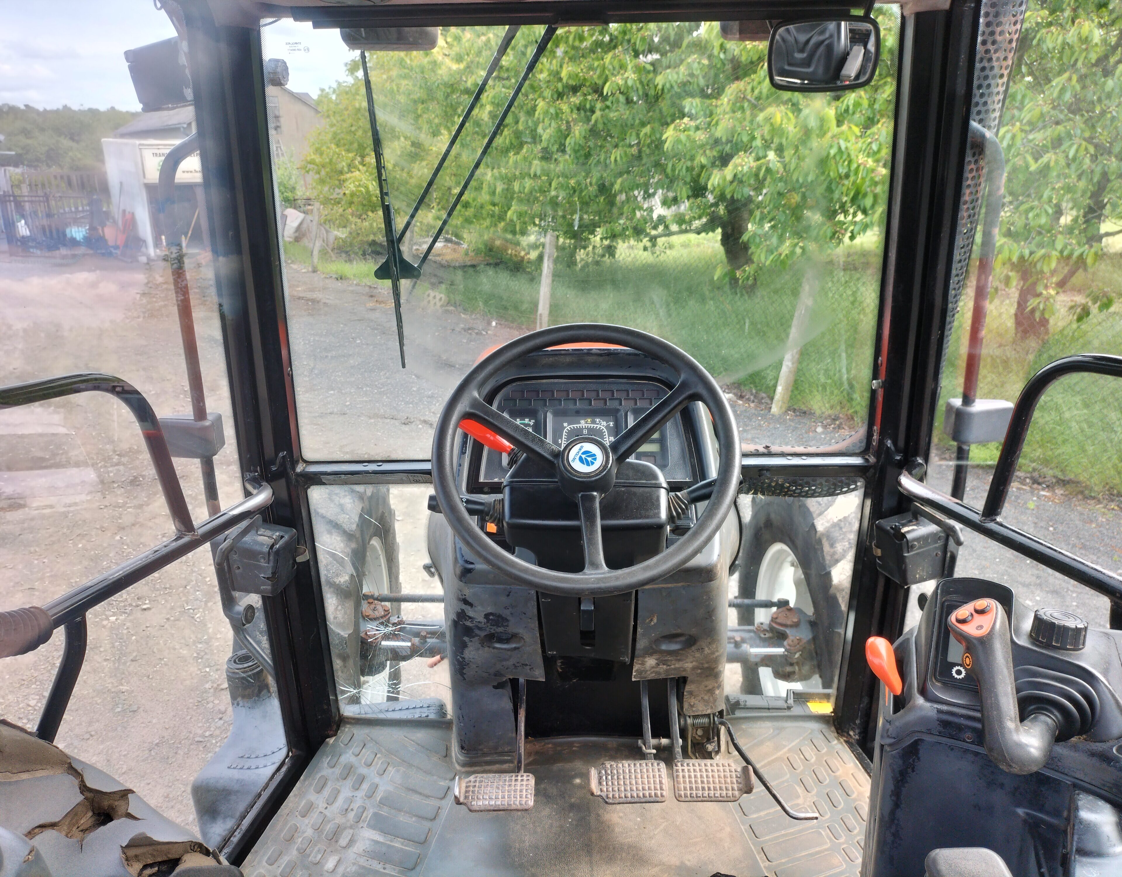 New Holland m100