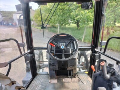 New Holland m100