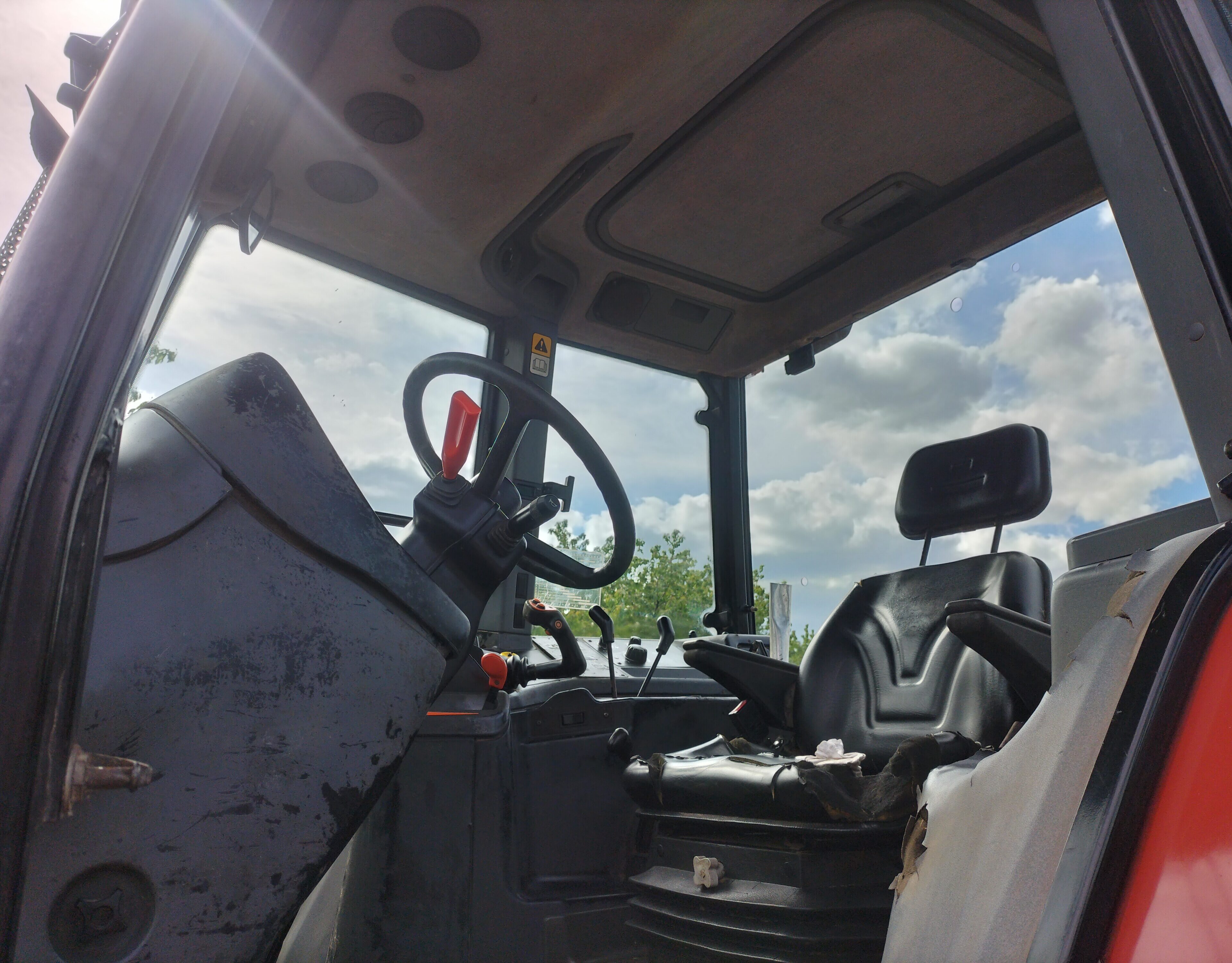 New Holland m100