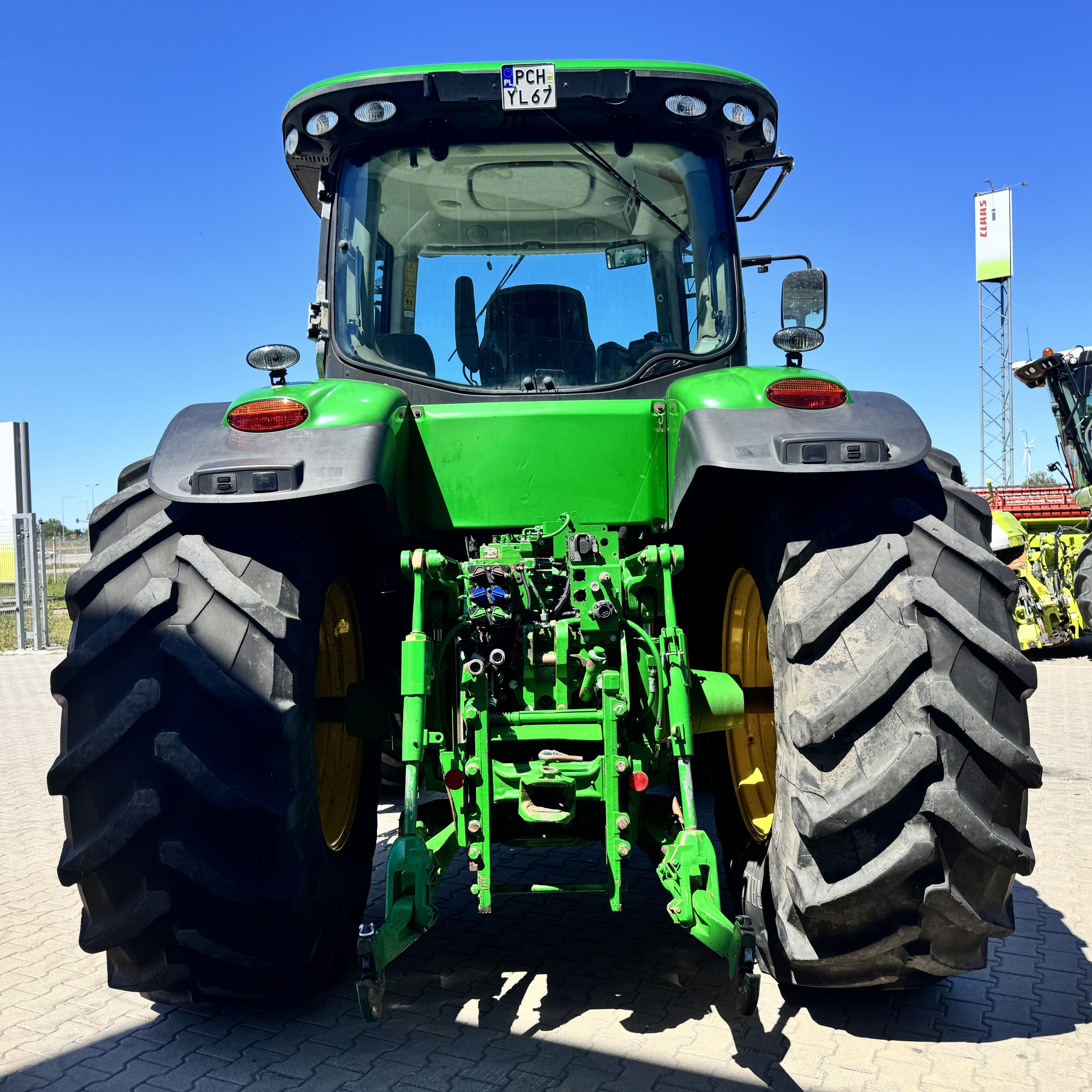 John Deere 7215