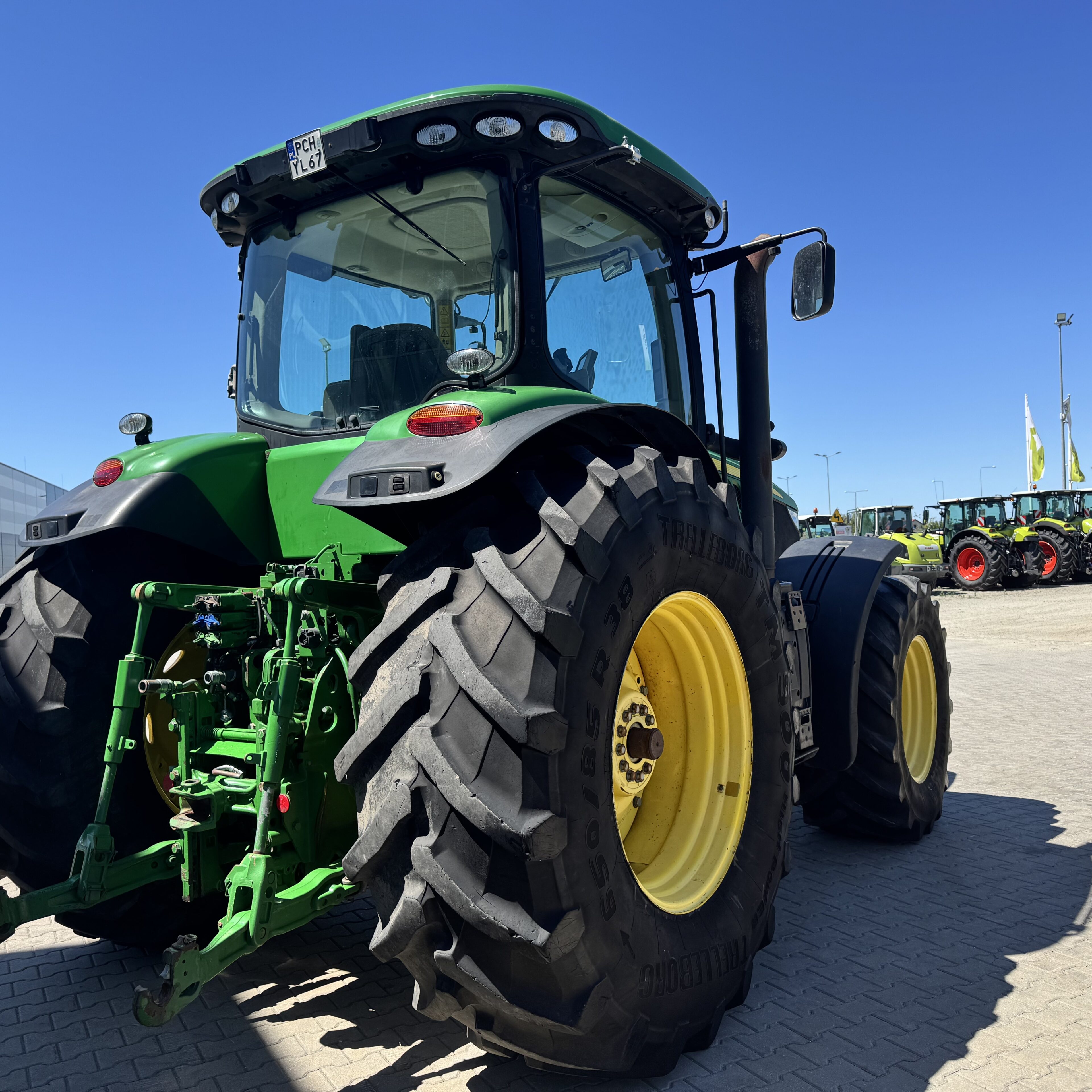 John Deere 7215