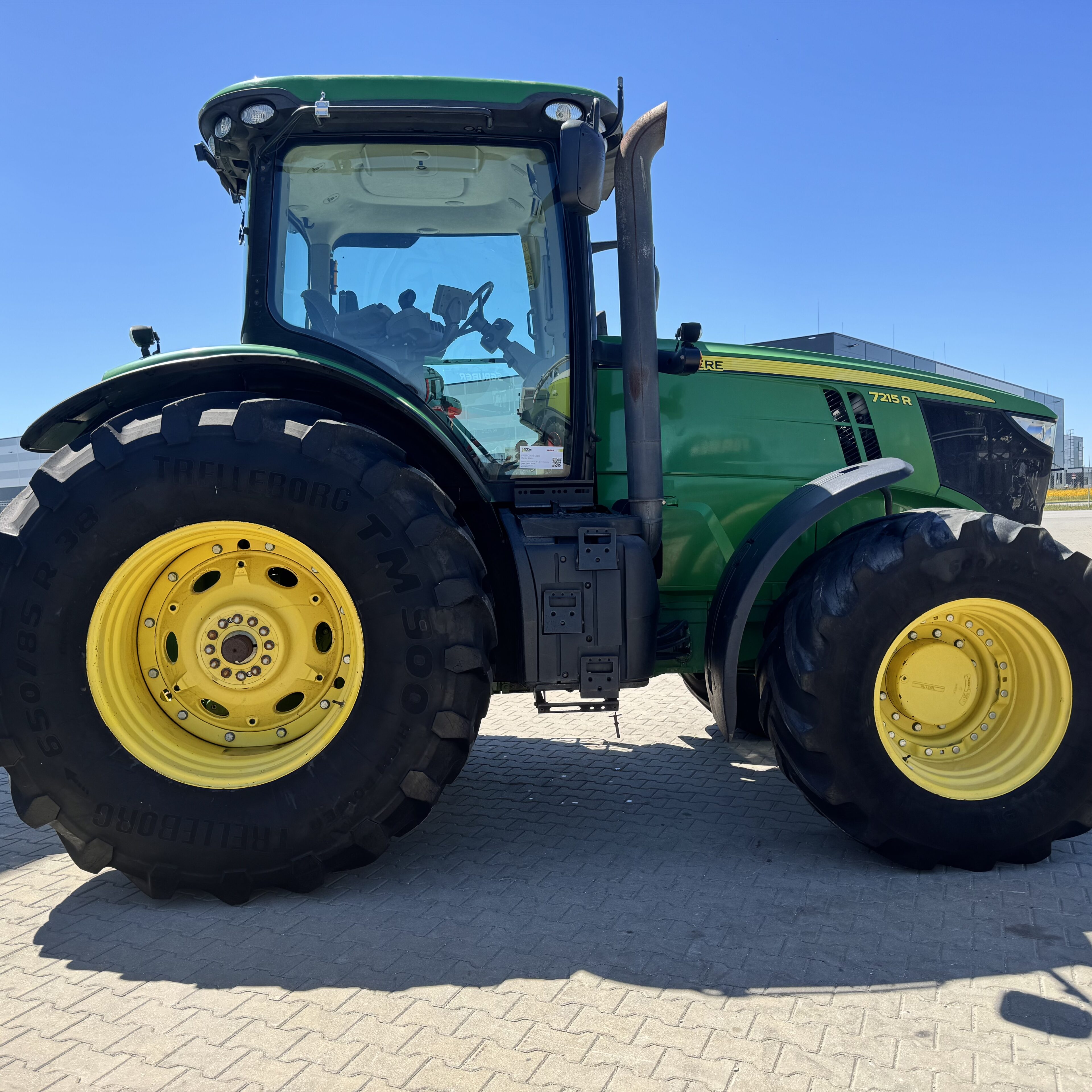 John Deere 7215