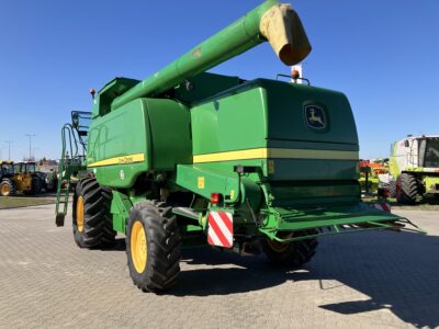 John Deere T670