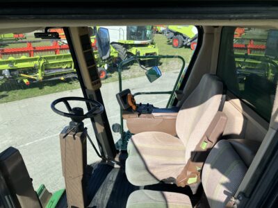 John Deere T670