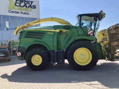 John Deere 8300