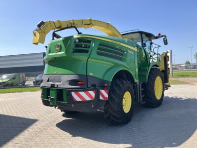 John Deere 8300