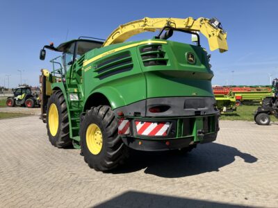John Deere 8300