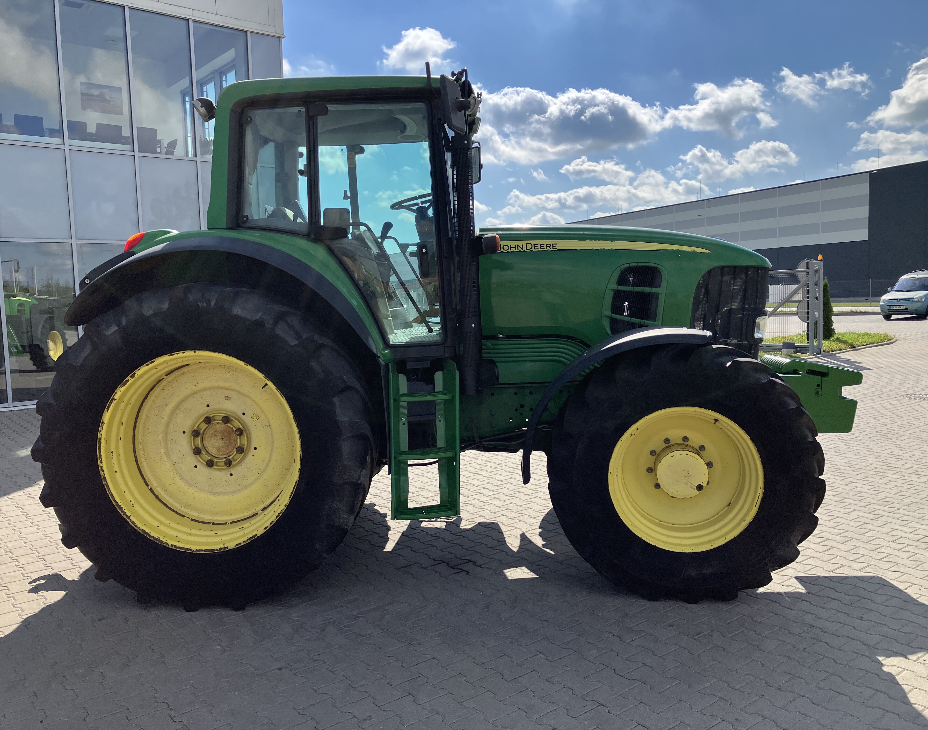 John Deere 7430