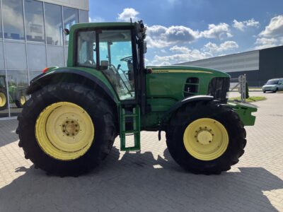 John Deere 7430