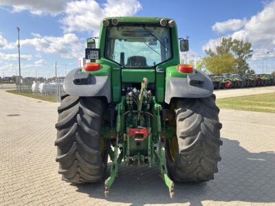 John Deere 7430