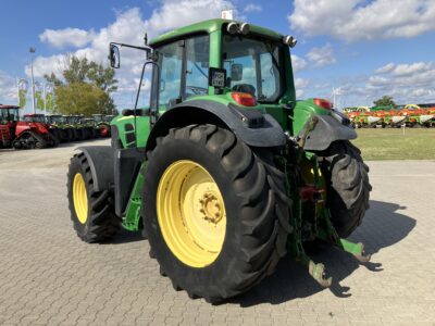 John Deere 7430