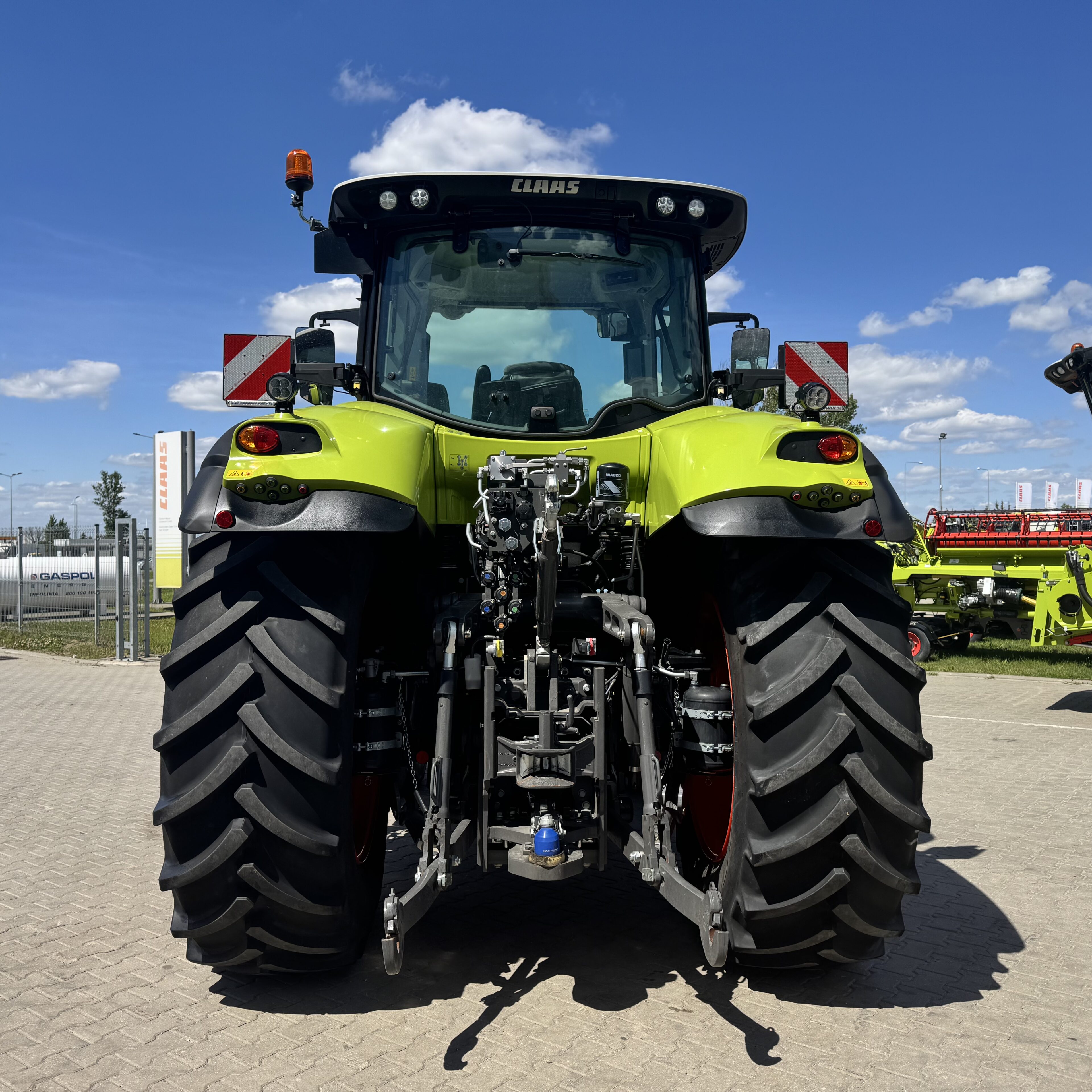 CLAAS AXION 810