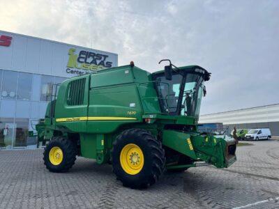 John Deere T670
