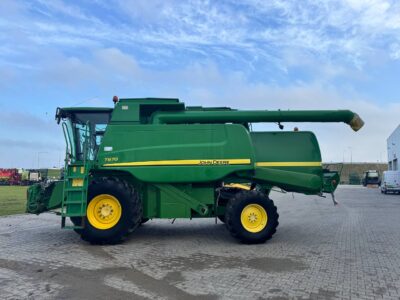 John Deere T670