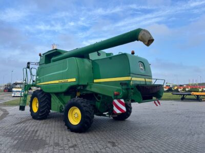 John Deere T670