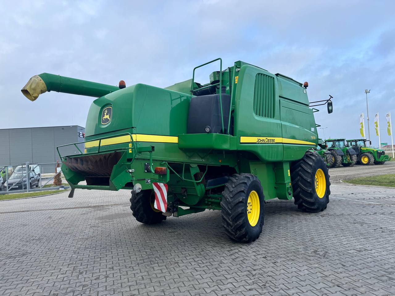 John Deere T670