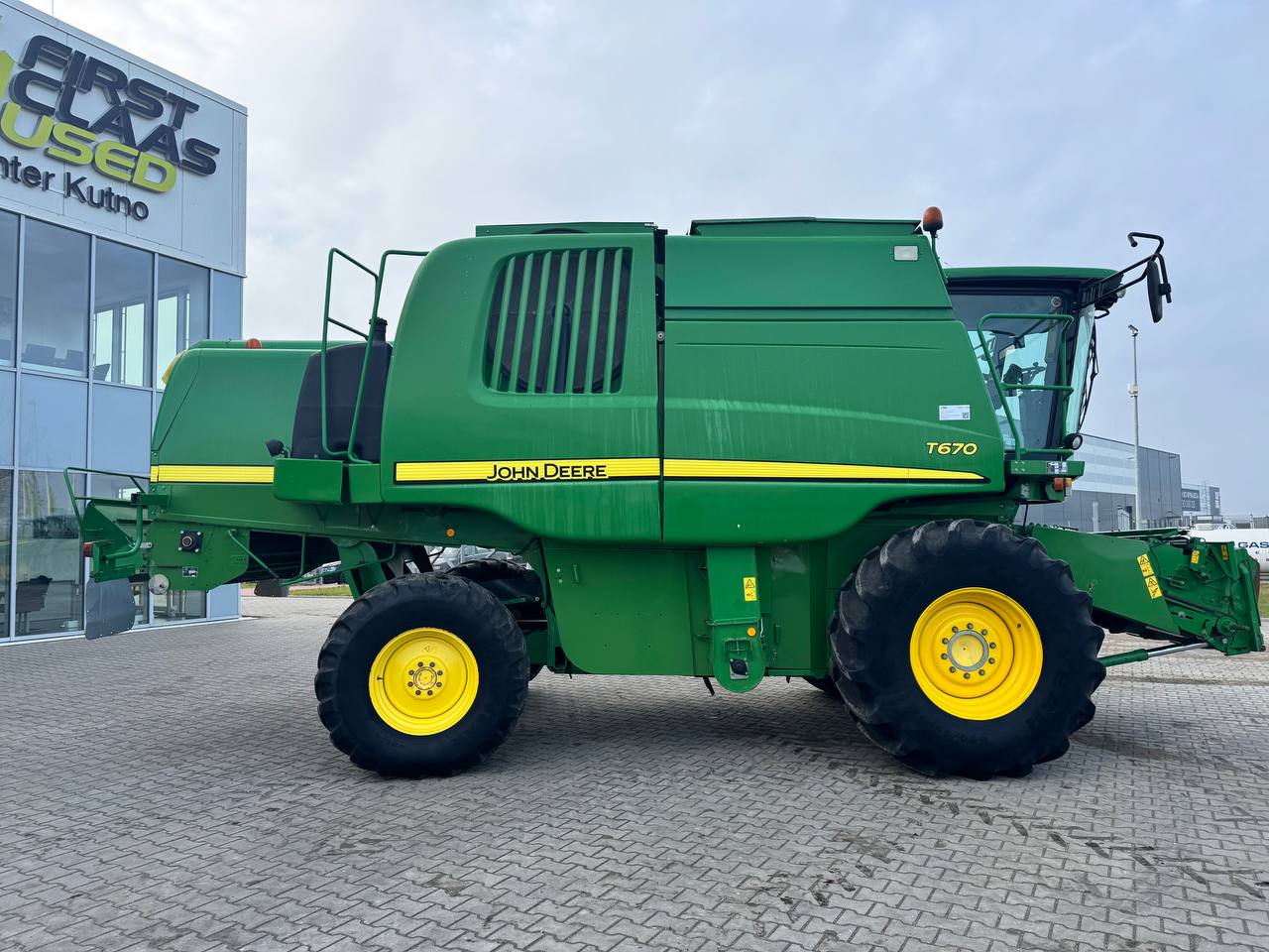 John Deere T670