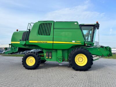 John Deere T 550