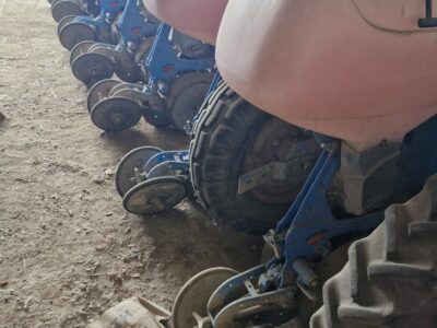 Siewnik do kukurydzy Monosem 8 rzędów, bezorkowy. Talerzowy.