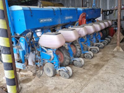 Siewnik do kukurydzy Monosem 8 rzędów, bezorkowy. Talerzowy.