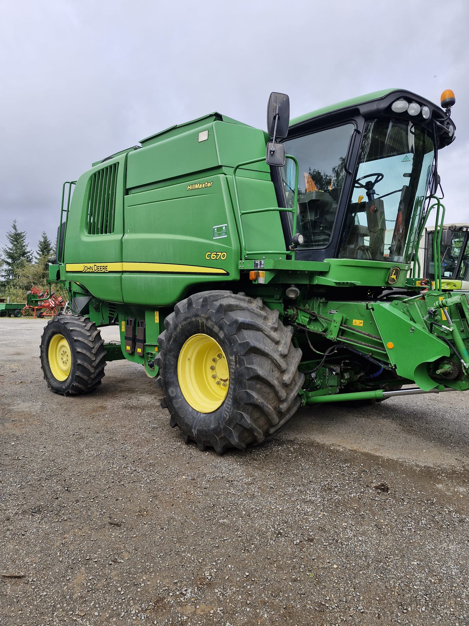 Kombajn zbożowy John Deere C 670 HM