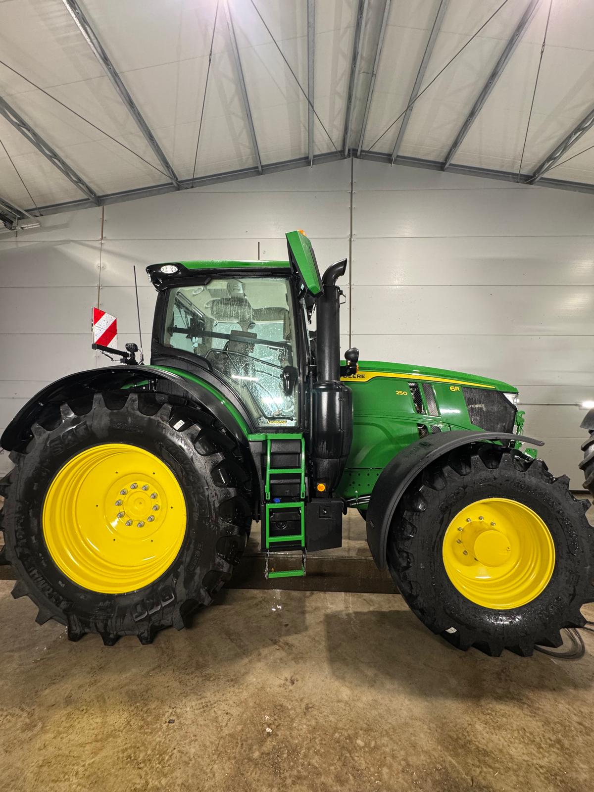 John Deere 6.250 R
