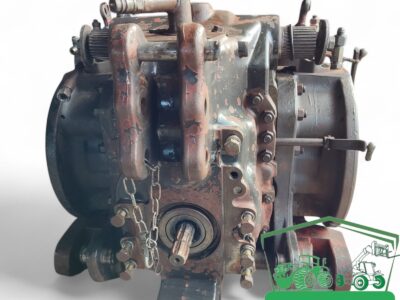 Tylny most / Dyferencjał / Skrzynia biegów / TB 0238 / Valmet 8050