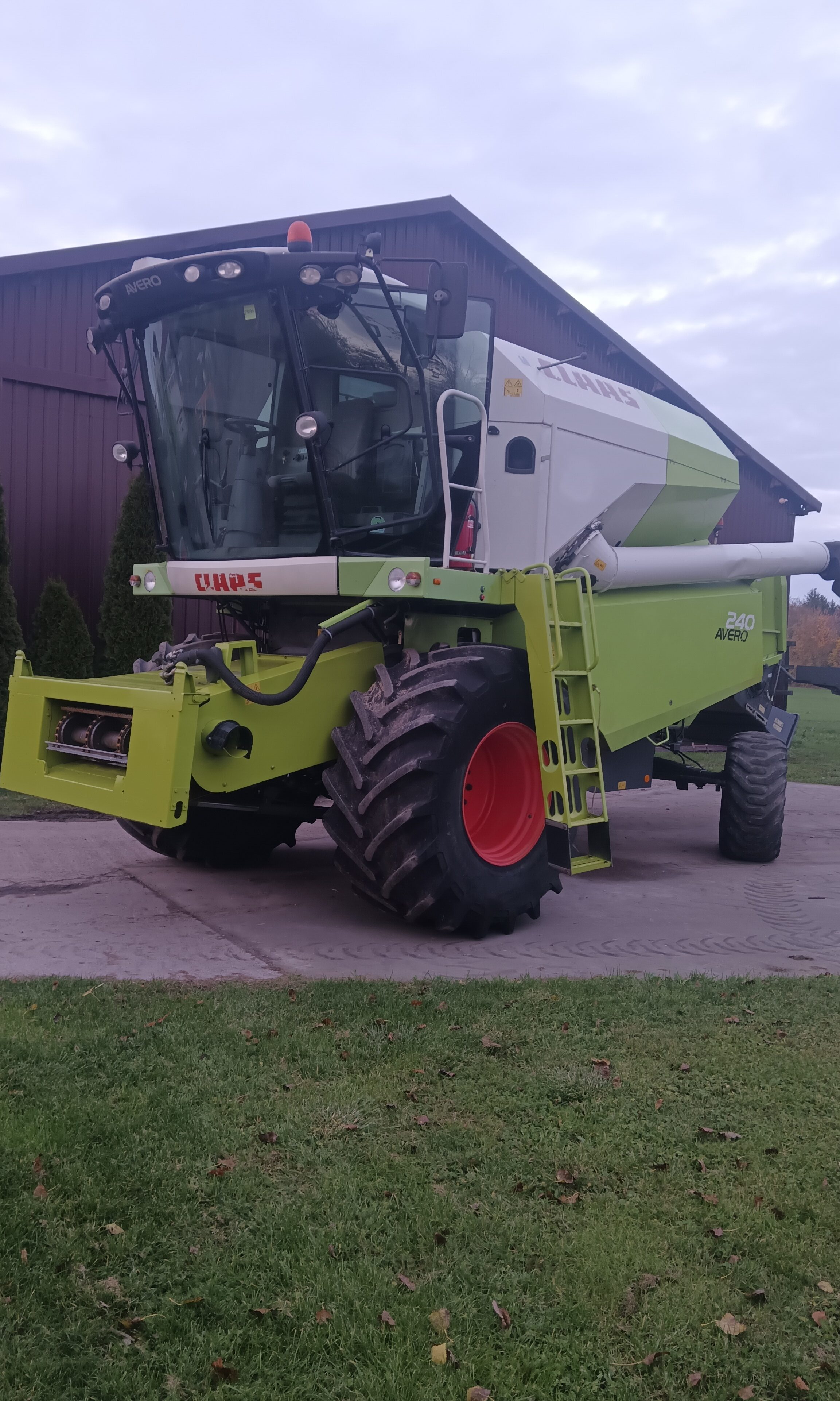 Claas Avero 240